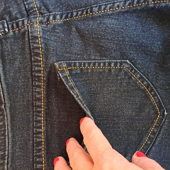 I.O. & Company Blue Jean Stretch Capri's. Size 8 NWOT - Picture 4 of 6